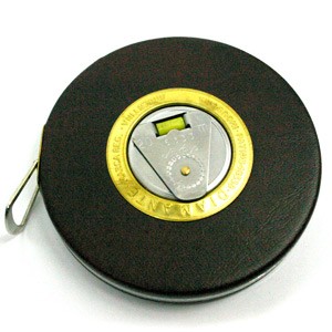 Cinta 2501 de 25mt milimetrada cromada forrocuerin